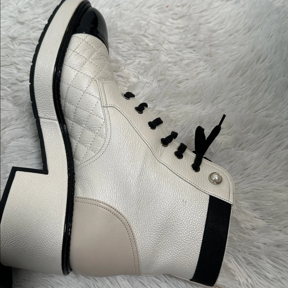 ❤️ AUTHENTIC! Chanel White Leather Lace Up Boots with Faux Pearl Detail